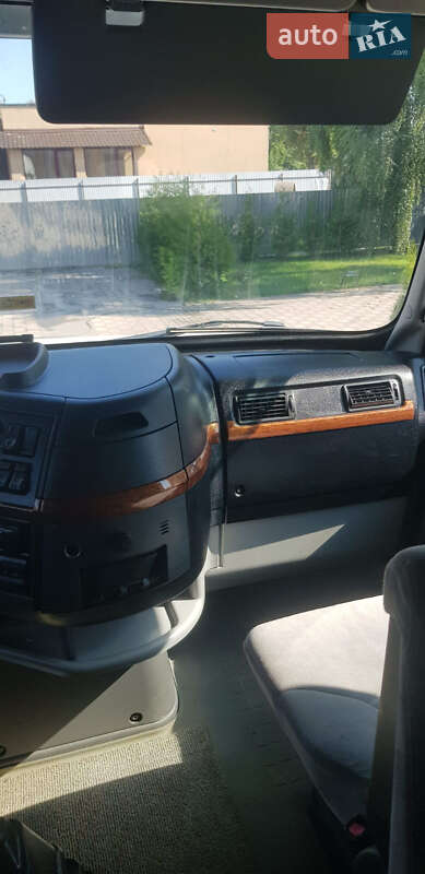 Тягач Volvo VNL 630 2005 в Києві