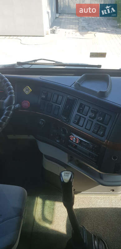 Тягач Volvo VNL 630 2005 в Києві