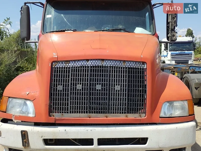 Volvo VNL 630 2002