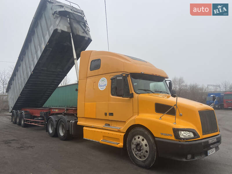 Самоскид Volvo VNL 660 2002 в Вінниці