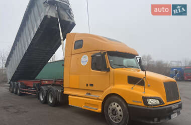 Самосвал Volvo VNL 660 2002 в 