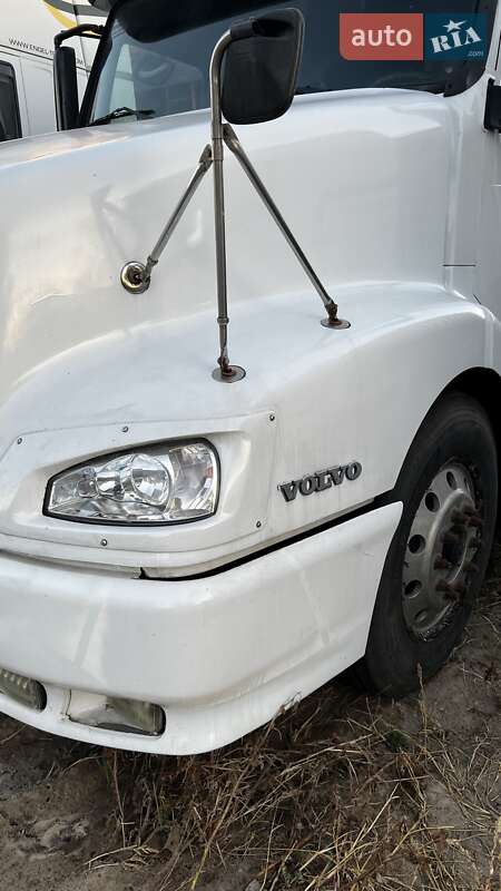 Тягач Volvo VNL 660 2001 в Киеве