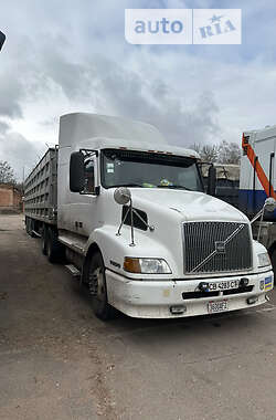 Тягач Volvo VNL 670 2001 в Ніжині