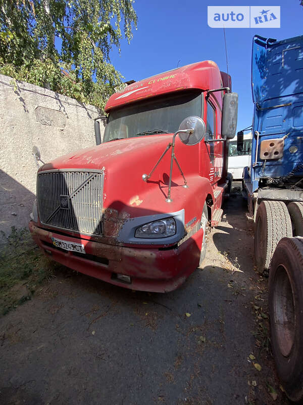 Volvo VNL 670 2003