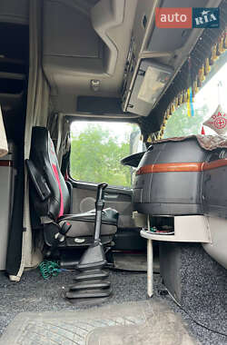 Тягач Volvo VNL 670 2004 в 