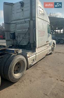 Тягач Volvo VNL 670 2003 в Одессе