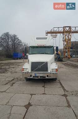 Тягач Volvo VNL 670 2003 в 