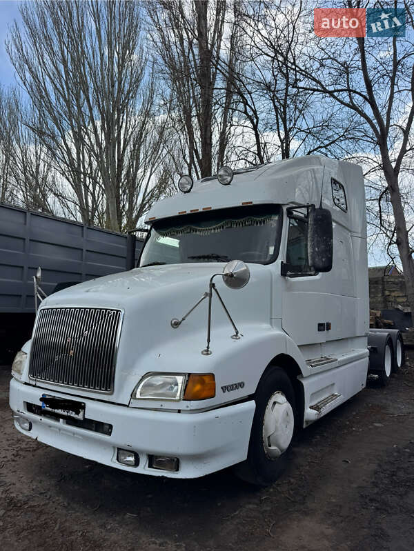 Volvo VNL 670 2003