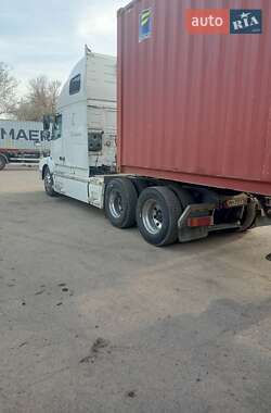 Тягач Volvo VNL 670 2003 в 