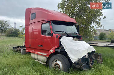 Тягач Volvo VNL 670 2002 в Выгоде