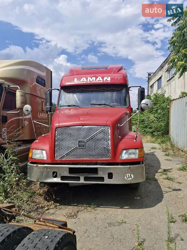 Volvo VNL 670 2002
