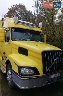 Тягач Volvo VNL 670 2002 в Коломые
