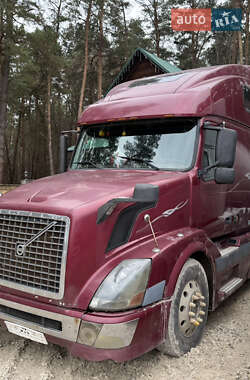 Тягач Volvo VNL 670 2004 в Кременце