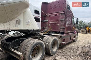 Тягач Volvo VNL 670 2004 в Одессе