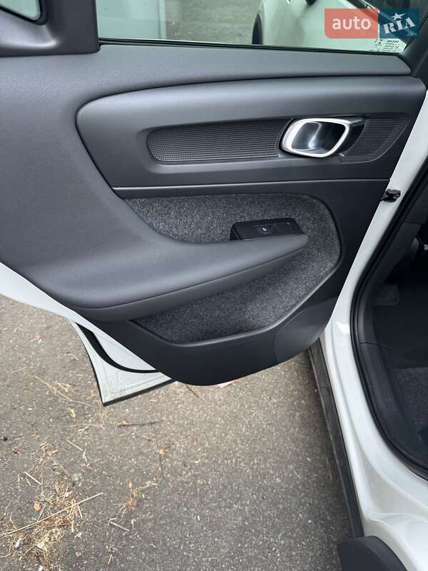 Внедорожник / Кроссовер Volvo XC40 Recharge 2021 в Киеве