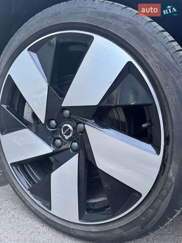 Внедорожник / Кроссовер Volvo XC40 Recharge 2022 в Ровно