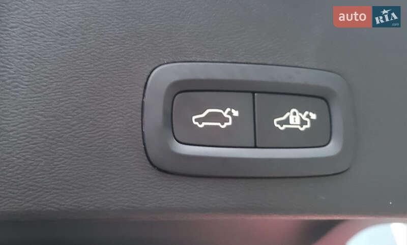 Внедорожник / Кроссовер Volvo XC40 Recharge 2022 в Ровно