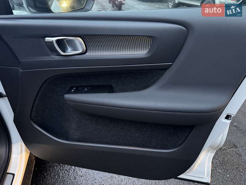 Позашляховик / Кросовер Volvo XC40 Recharge 2021 в Києві