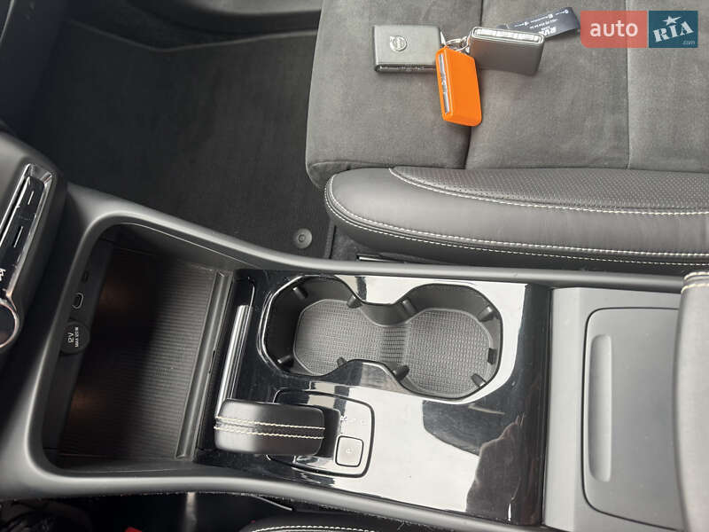 Позашляховик / Кросовер Volvo XC40 Recharge 2020 в Тернополі