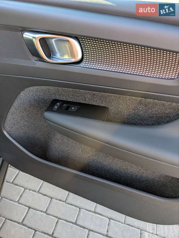 Позашляховик / Кросовер Volvo XC40 Recharge 2021 в Рівному