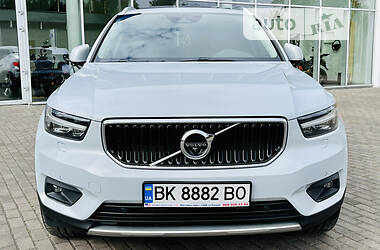 Внедорожник / Кроссовер Volvo XC40 2020 в Ровно