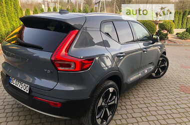 Внедорожник / Кроссовер Volvo XC40 2020 в 