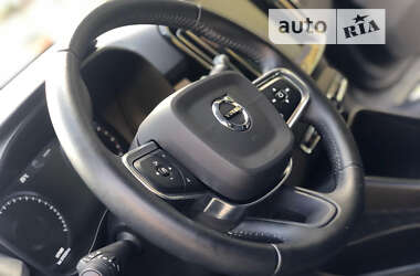 Внедорожник / Кроссовер Volvo XC40 2020 в 