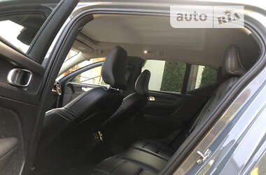 Внедорожник / Кроссовер Volvo XC40 2020 в 