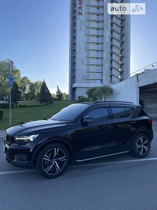Внедорожник / Кроссовер Volvo XC40 2018 в Киеве