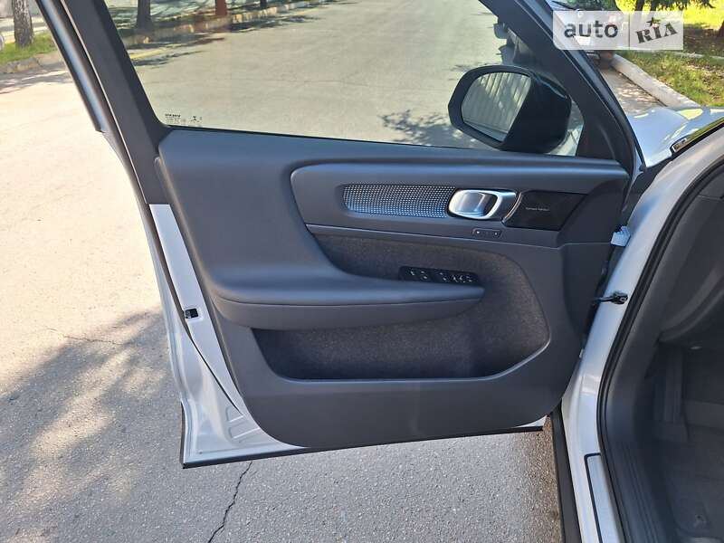 Внедорожник / Кроссовер Volvo XC40 2021 в Полтаве