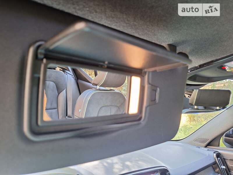 Внедорожник / Кроссовер Volvo XC40 2021 в Полтаве