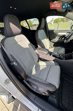 Внедорожник / Кроссовер Volvo XC40 2022 в 