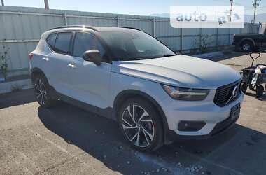 Внедорожник / Кроссовер Volvo XC40 2021 в 