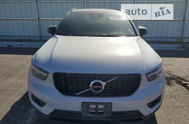 Внедорожник / Кроссовер Volvo XC40 2021 в 