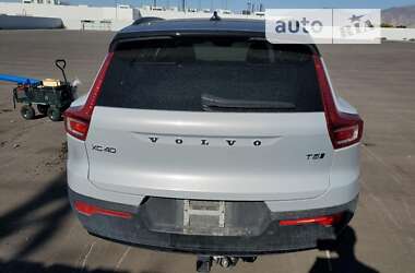 Внедорожник / Кроссовер Volvo XC40 2021 в 