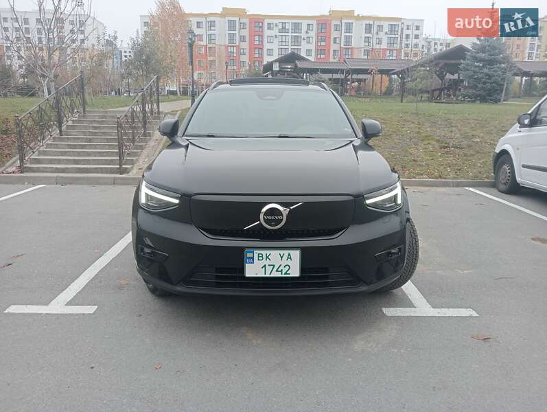Внедорожник / Кроссовер Volvo XC40 2023 в Ровно