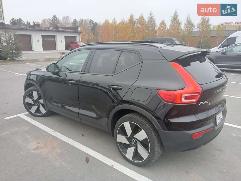 Внедорожник / Кроссовер Volvo XC40 2023 в Ровно