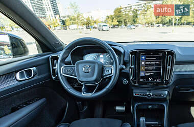 Внедорожник / Кроссовер Volvo XC40 2021 в 
