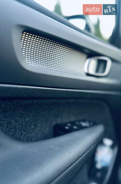 Внедорожник / Кроссовер Volvo XC40 2021 в 