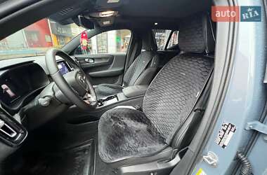 Внедорожник / Кроссовер Volvo XC40 2023 в 