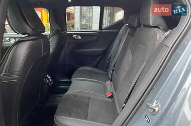 Внедорожник / Кроссовер Volvo XC40 2023 в 