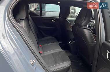 Внедорожник / Кроссовер Volvo XC40 2023 в 