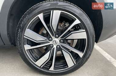 Внедорожник / Кроссовер Volvo XC40 2021 в 