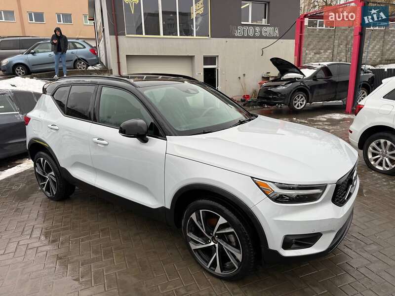 Позашляховик / Кросовер Volvo XC40 2022 в Луцьку