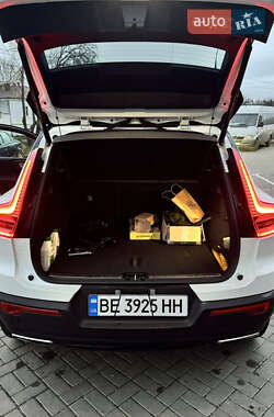 Внедорожник / Кроссовер Volvo XC40 2019 в 