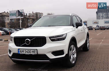 Позашляховик / Кросовер Volvo XC40 2020 в 