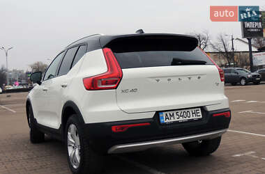 Позашляховик / Кросовер Volvo XC40 2020 в 