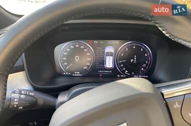 Внедорожник / Кроссовер Volvo XC40 2021 в 