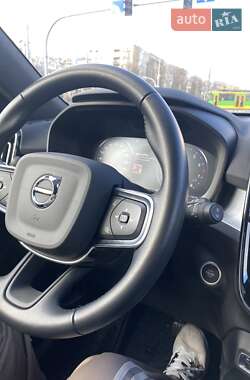 Внедорожник / Кроссовер Volvo XC40 2021 в 