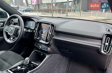 Внедорожник / Кроссовер Volvo XC40 2022 в Киеве